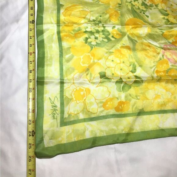 Avon Water Repellent Floral Square Scarf Vintage - Picture 9 of 9